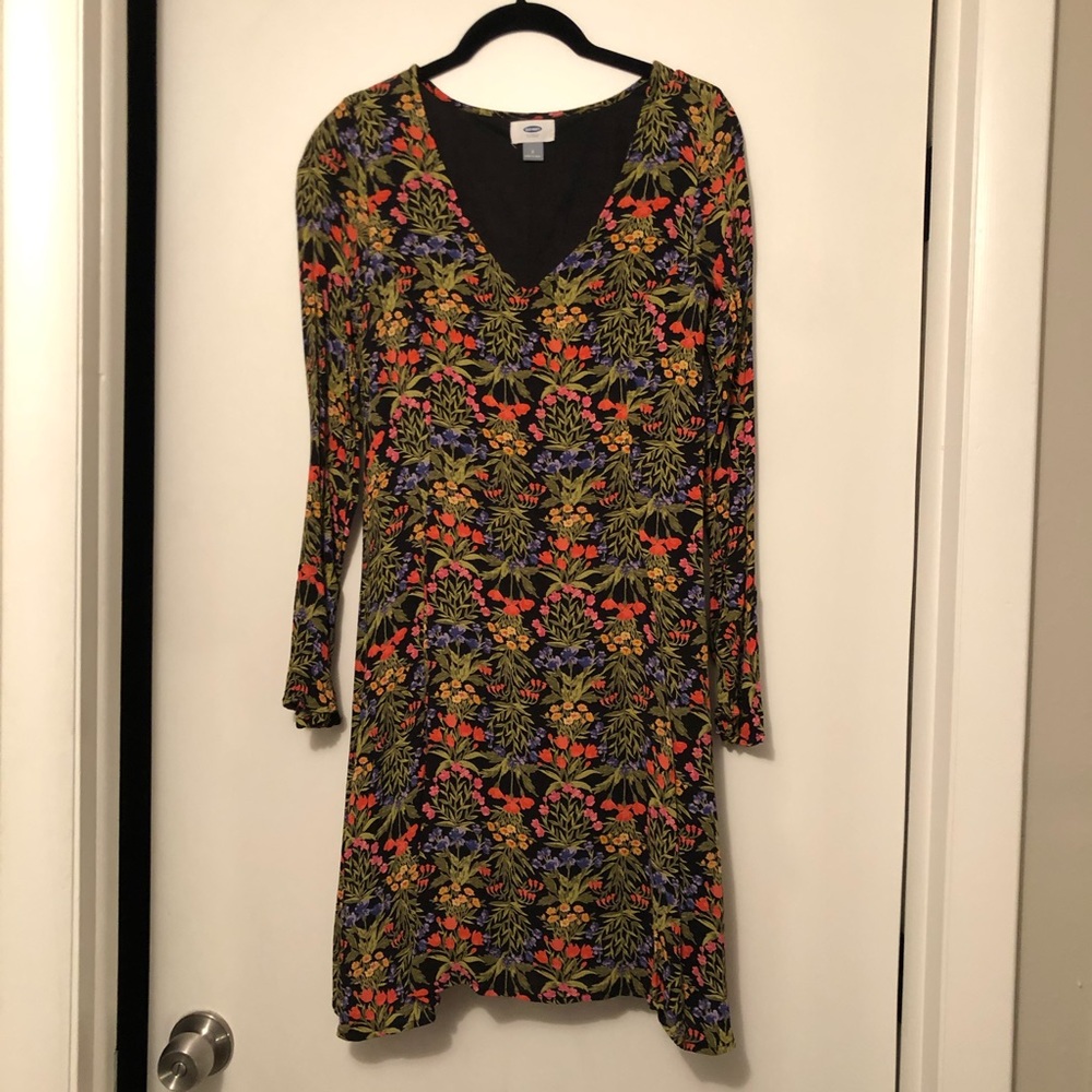 BEAUTIFUL floral, long sleeve, mini-dress!
